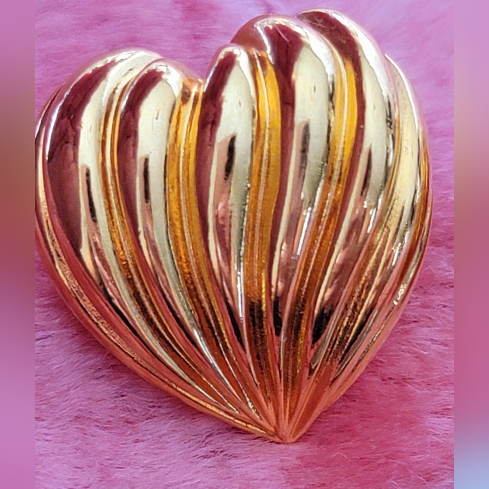 Avon Gold Puffy Heart Earrings, Pierced - Vintage, Estate - Picture 5 of 7